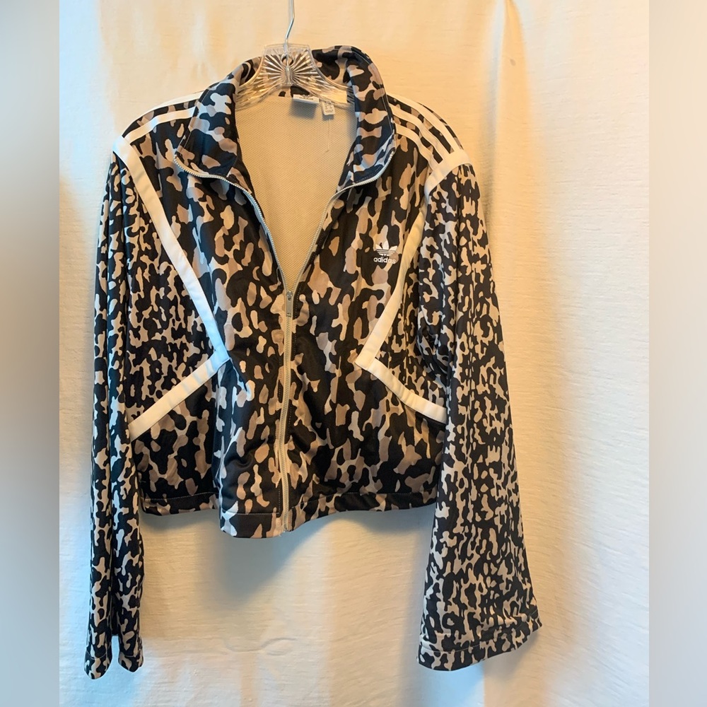 Adidas women’s crop leoflage collection leopard print jacket size large